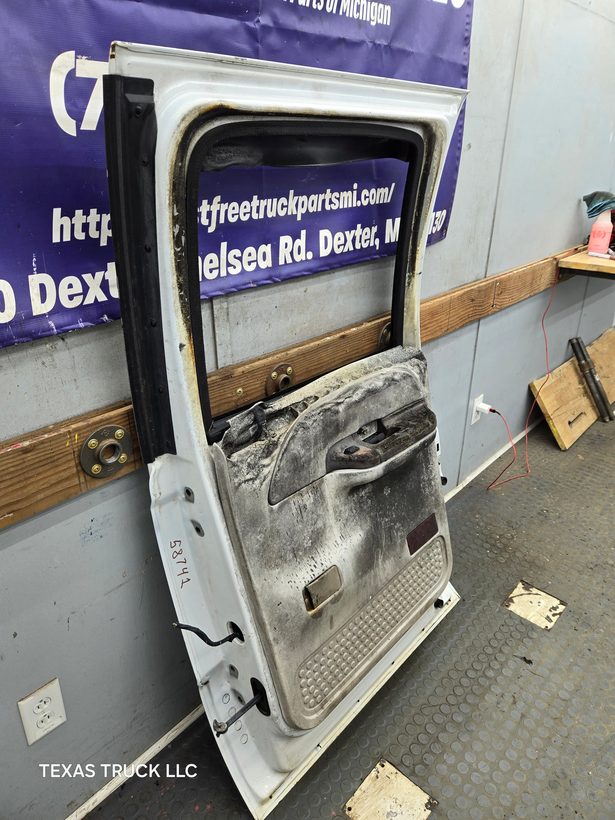 1999-2011 Ford Super Duty F250 F350 F450 F550 RH Crew Cab Passenger Side Rear Door