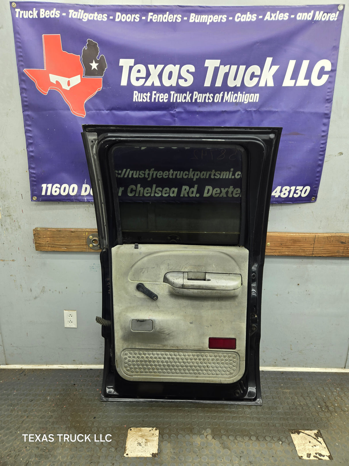 1999-2011 Ford Super Duty F250 F350 F450 F550 RH Crew Cab Passenger Side Rear Door