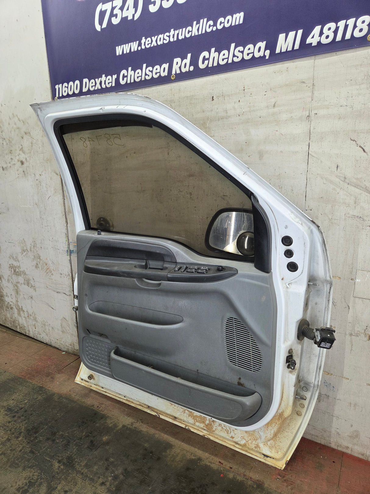 1999-2011 Ford Super Duty LH Driver Side Front Door F250 F350 F450 F550