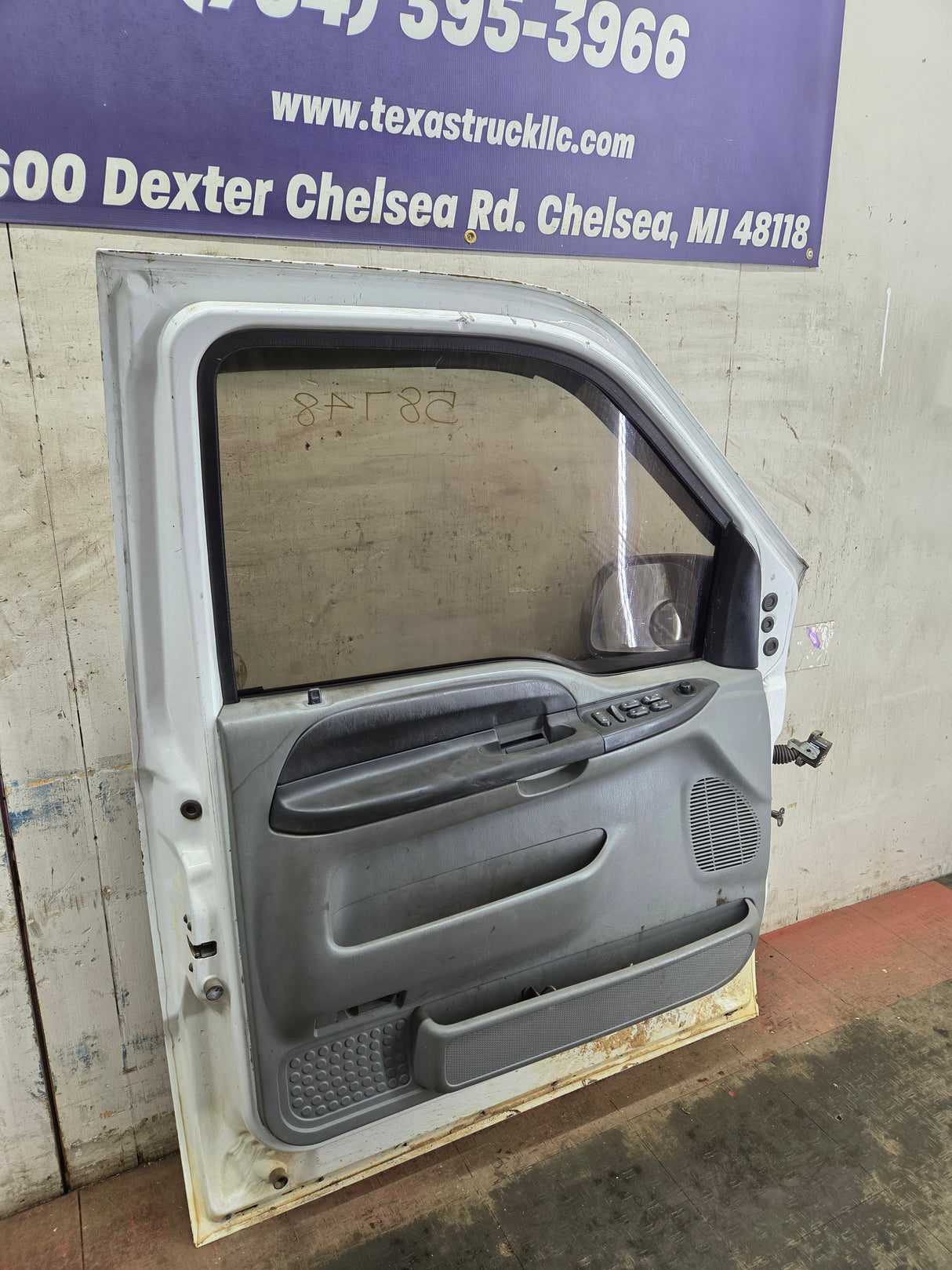 1999-2011 Ford Super Duty LH Driver Side Front Door F250 F350 F450 F550