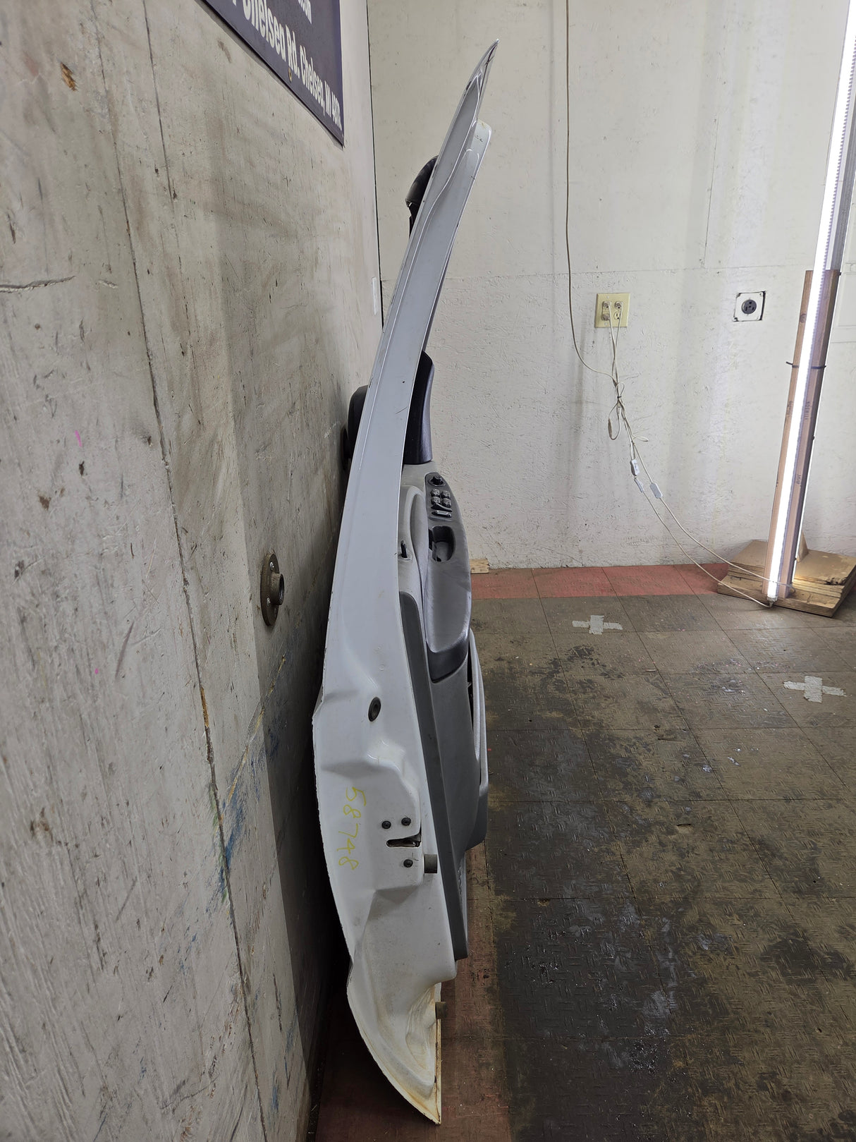 1999-2011 Ford Super Duty LH Driver Side Front Door F250 F350 F450 F550