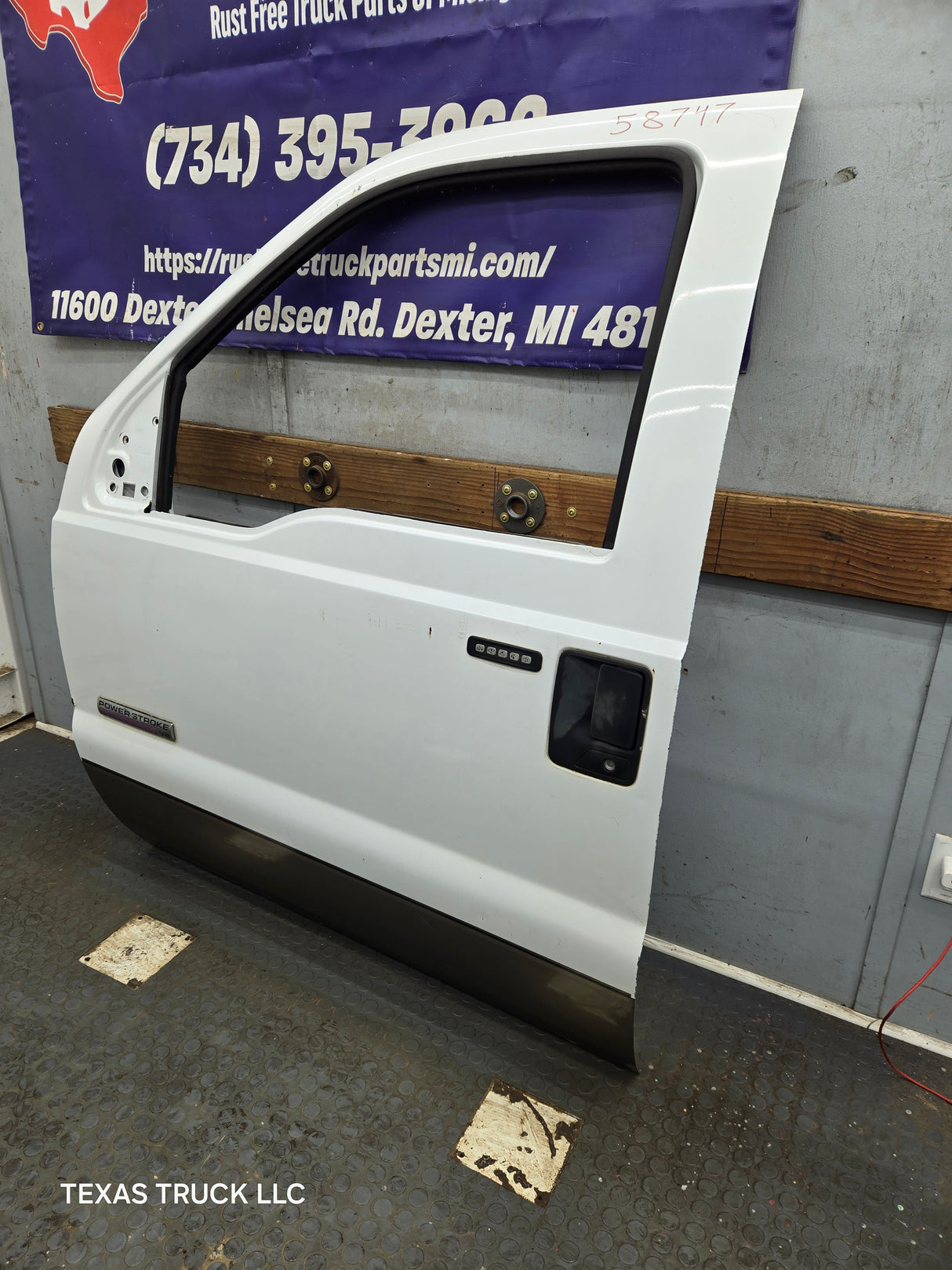 1999-2011 Ford Super Duty LH Driver Side Front Door F250 F350 F450 F550