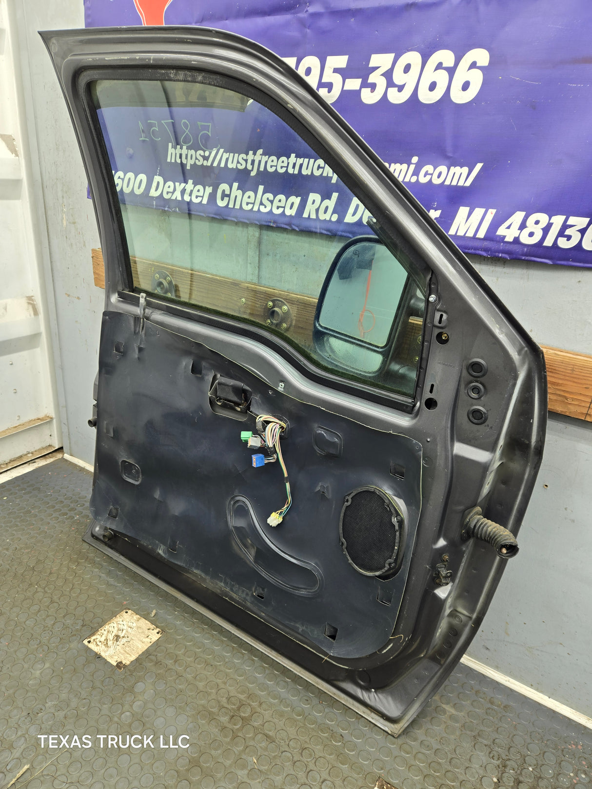 1999-2011 Ford Super Duty LH Driver Side Front Door F250 F350 F450 F550