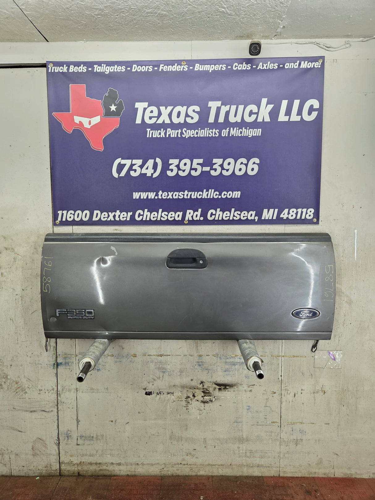 1997-2003 F150 / 1999-2007 Ford F250 F350 F450 F550 Super Duty Tailgate