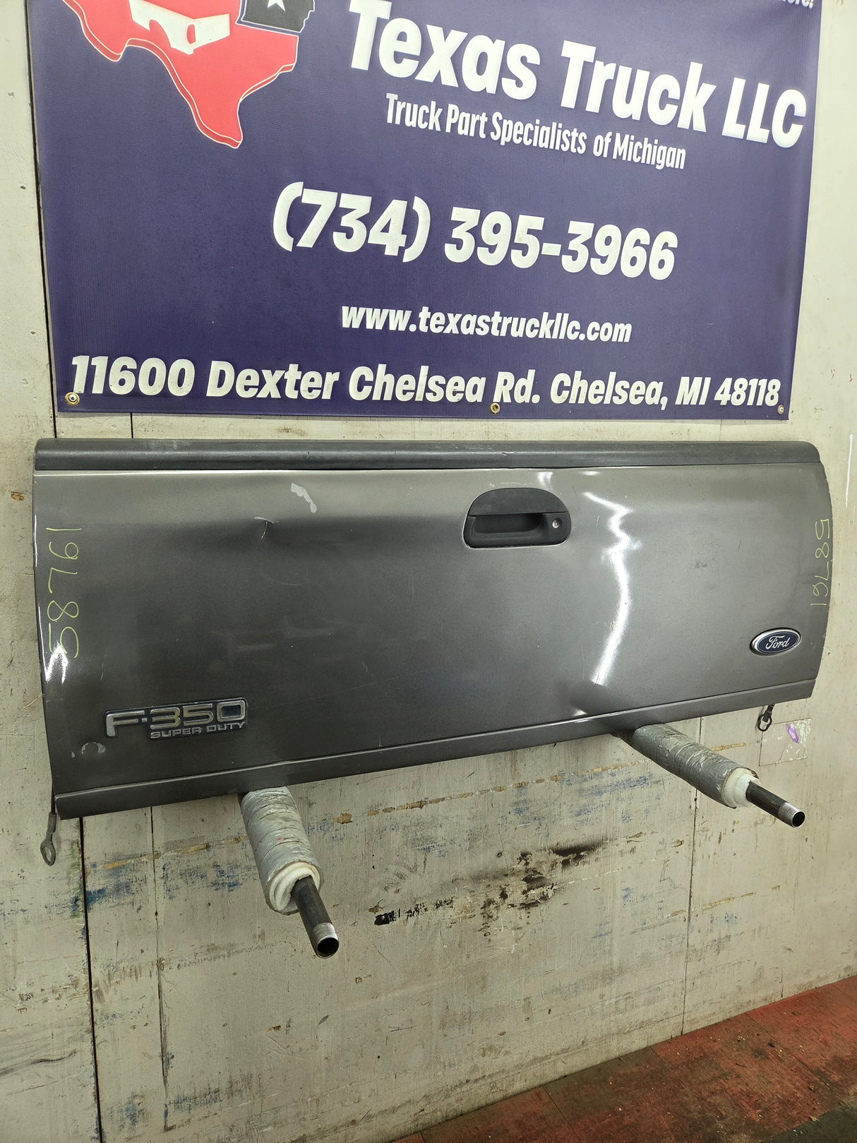 1997-2003 F150 / 1999-2007 Ford F250 F350 F450 F550 Super Duty Tailgate