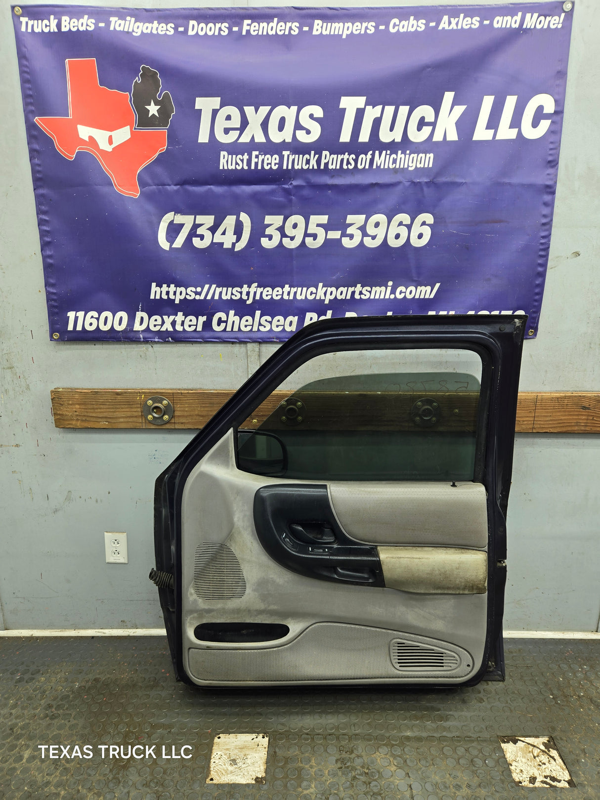 2003-2005 Ford Ranger Passenger Side Front Right Hand Door