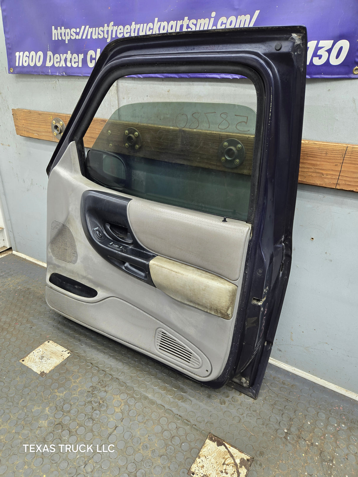 2003-2005 Ford Ranger Passenger Side Front Right Hand Door
