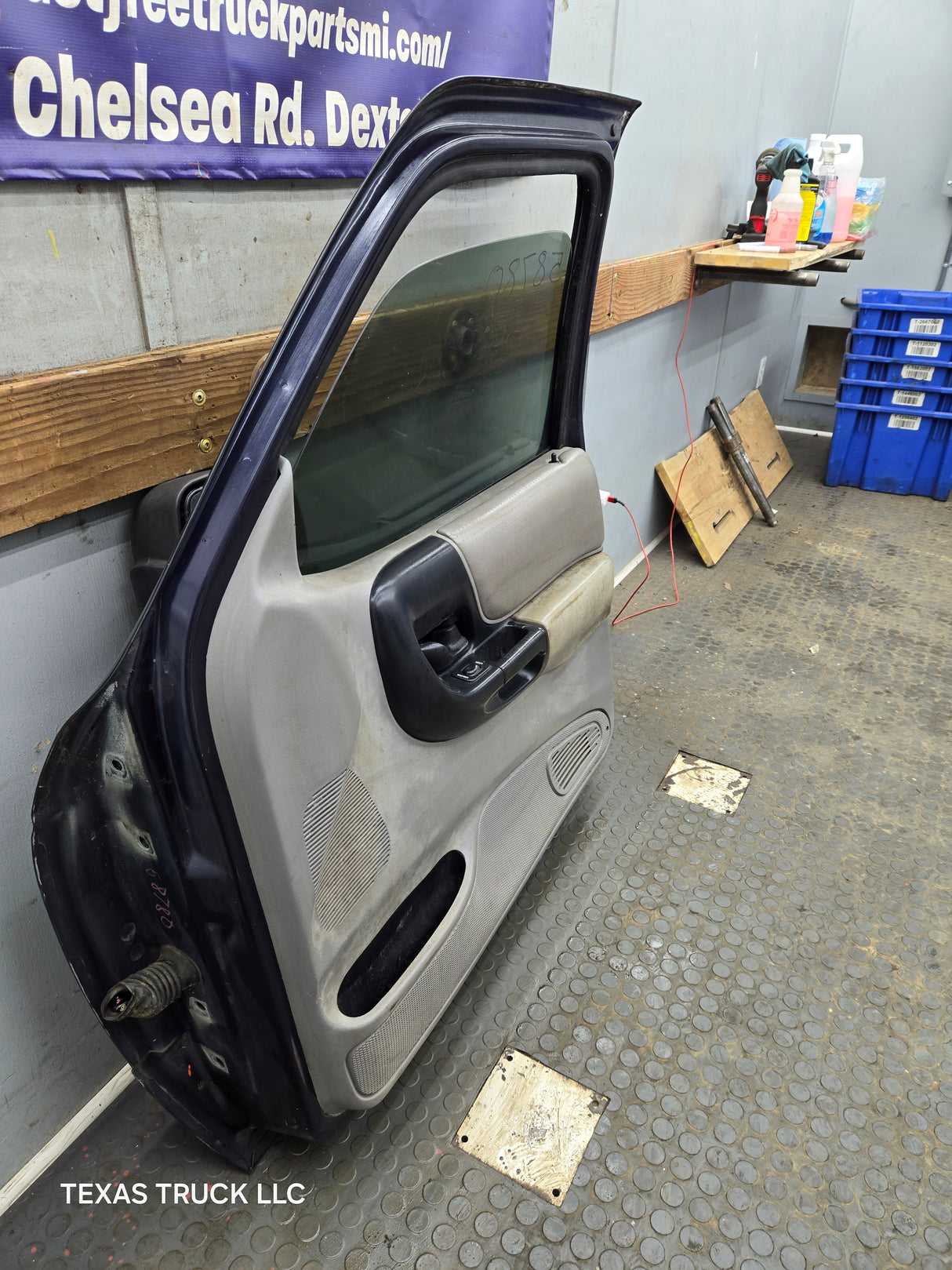 2003-2005 Ford Ranger Passenger Side Front Right Hand Door