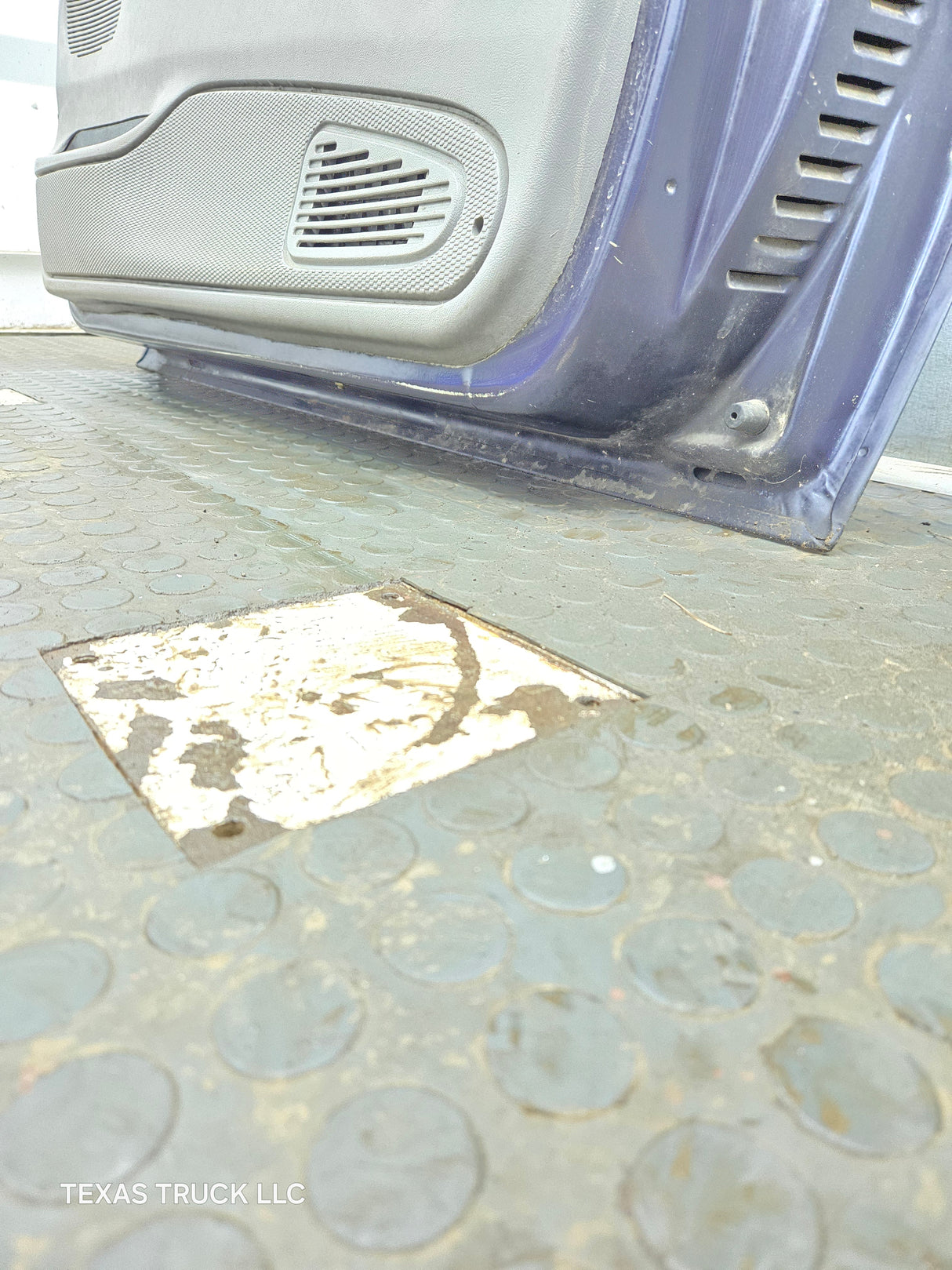 2003-2005 Ford Ranger Passenger Side Front Right Hand Door