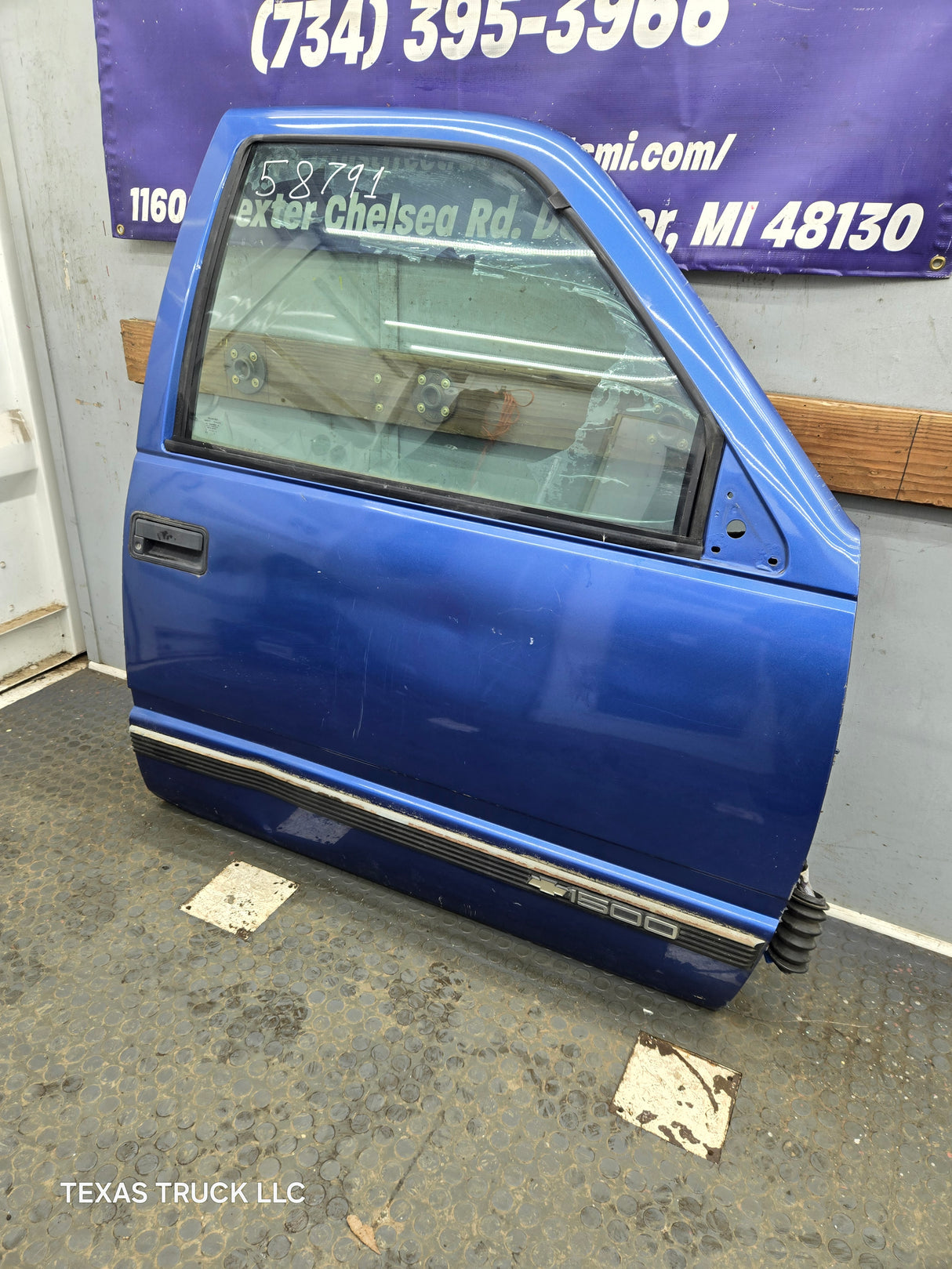 1988-2000 Chevrolet Silverado Suburban GMC Sierra RH Front Passenger Door 1500 2500 3500