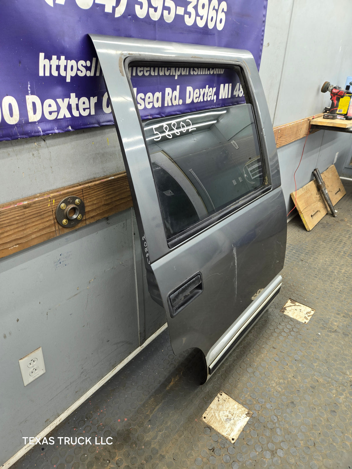1996-1999 Chevrolet Tahoe / GMC Yukon 1500 2500HD Rear Passenger side rear door RH