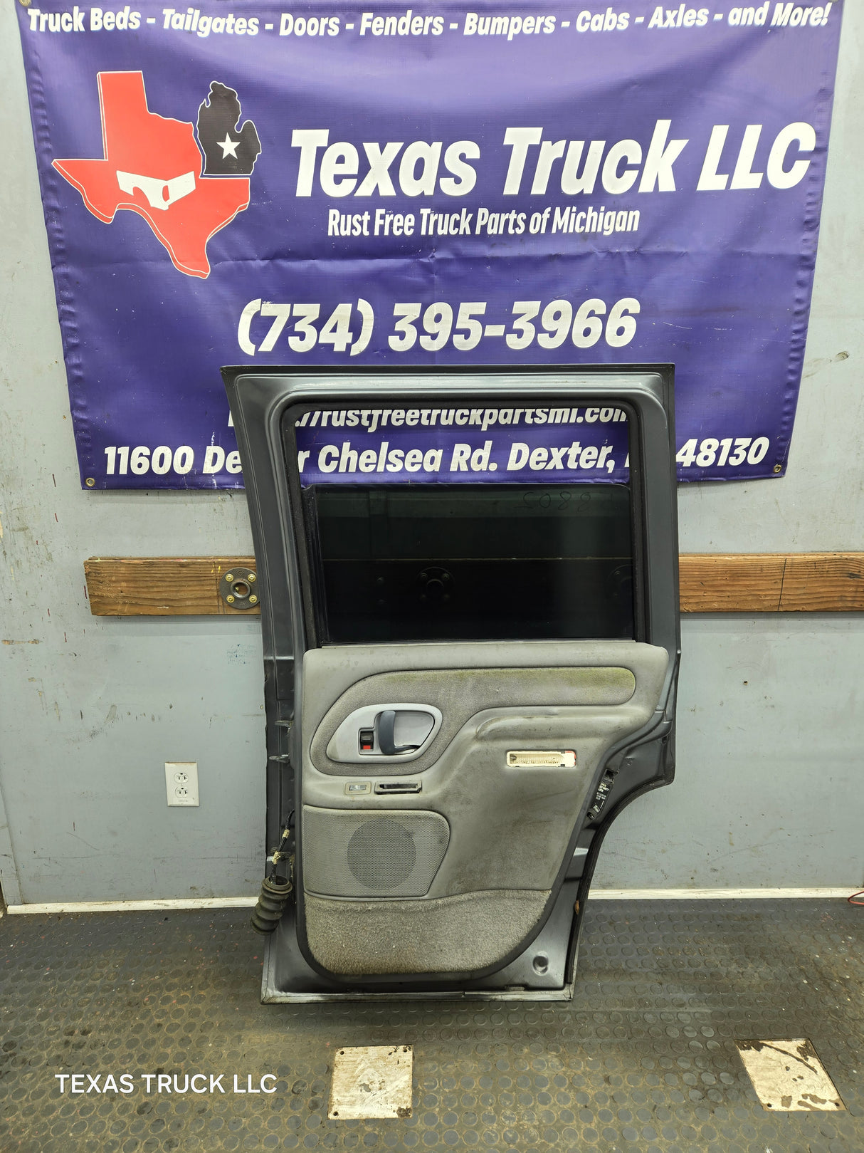 1996-1999 Chevrolet Tahoe / GMC Yukon 1500 2500HD Rear Passenger side rear door RH