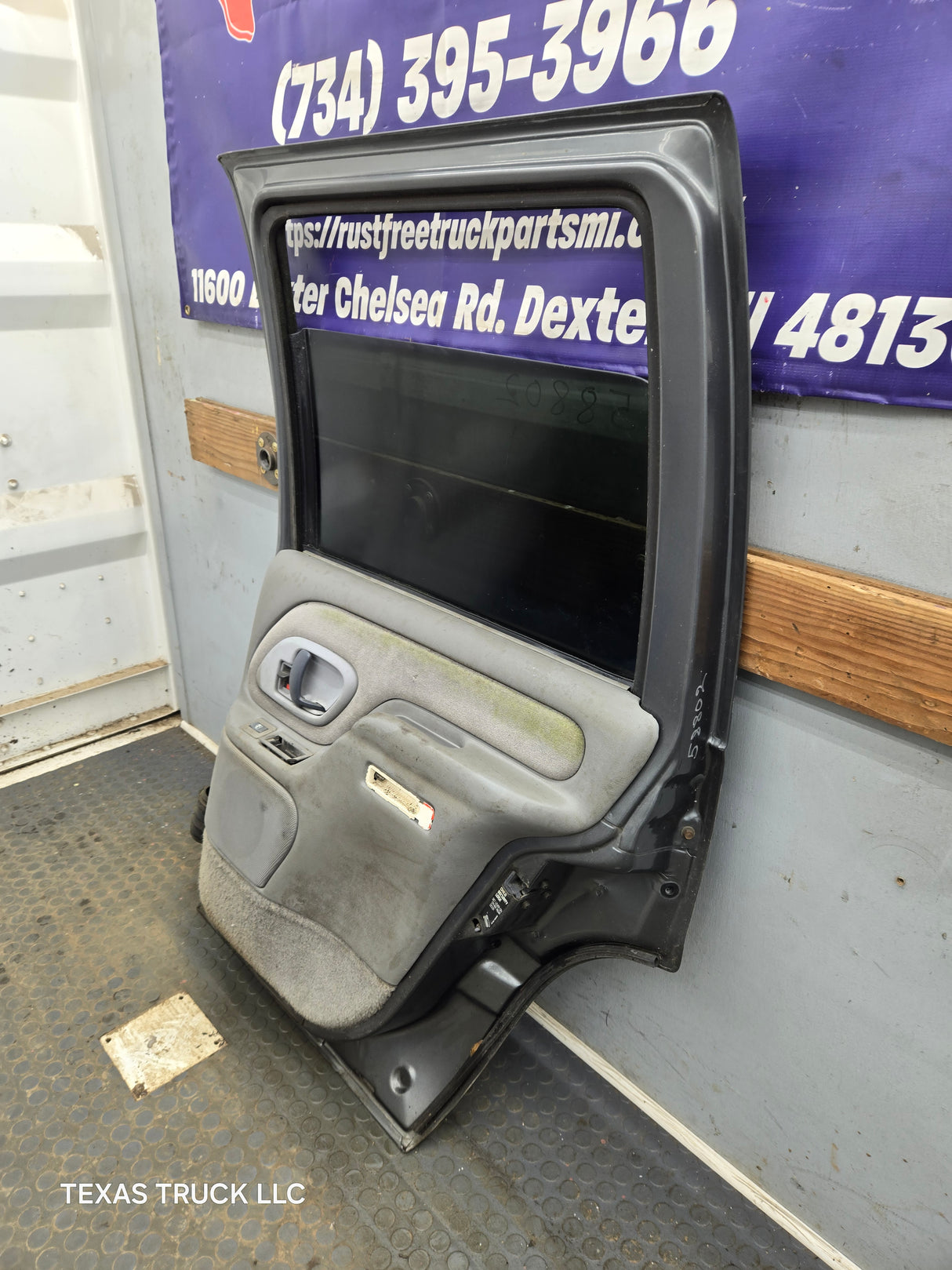 1996-1999 Chevrolet Tahoe / GMC Yukon 1500 2500HD Rear Passenger side rear door RH