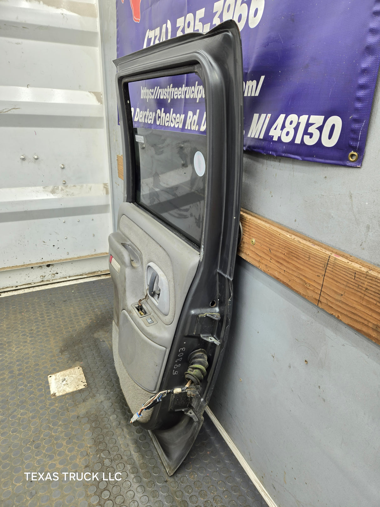 1996-1999 Chevrolet Tahoe / GMC Yukon 1500 2500HD Rear Driver side rear door LH