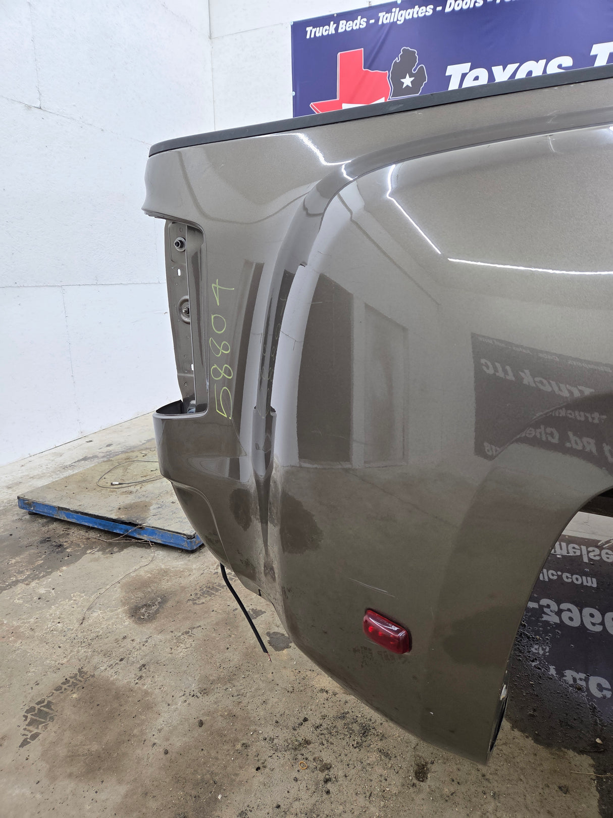 2014-2019 Chevrolet Silverado / GMC Sierra 3500 HD 8' Dually Truck Bed