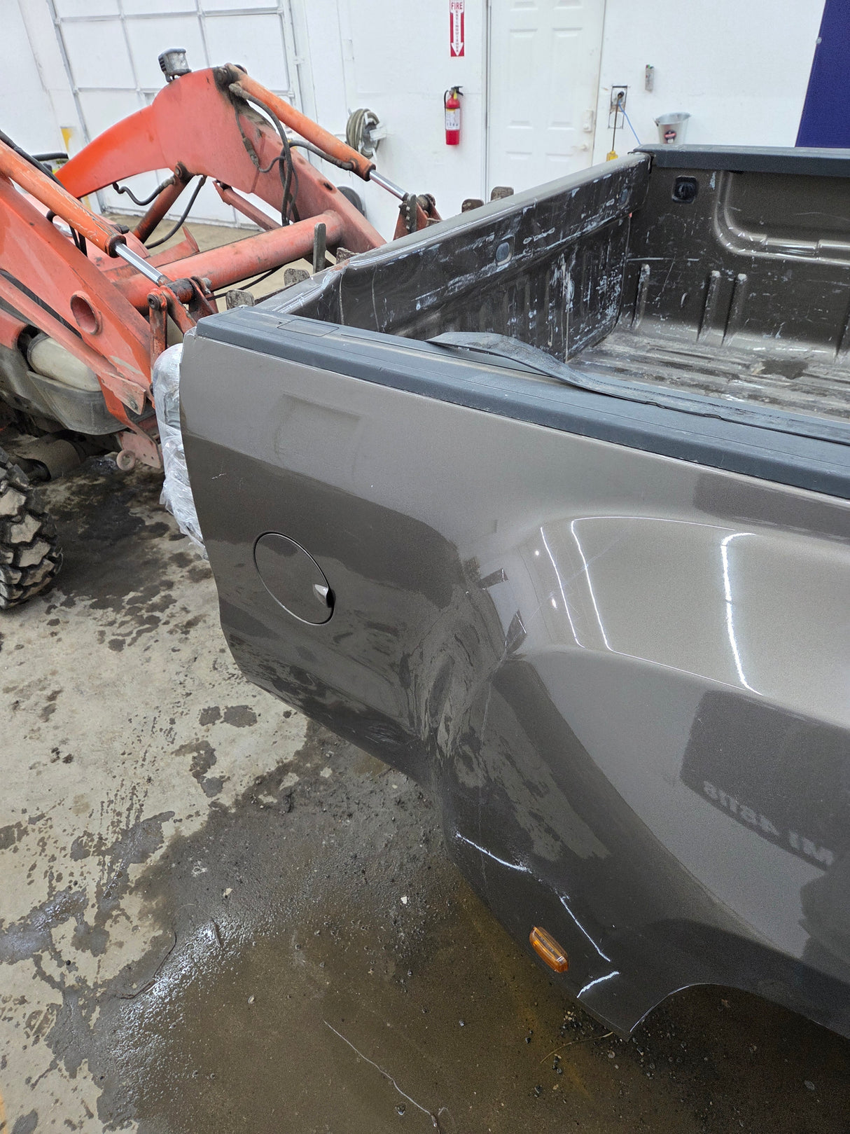 2014-2019 Chevrolet Silverado / GMC Sierra 3500 HD 8' Dually Truck Bed