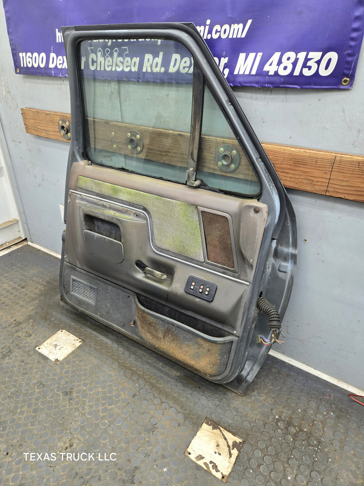 1987-1997 Ford F Series F250 F350 F450 F550 Driver Side Front Door LH