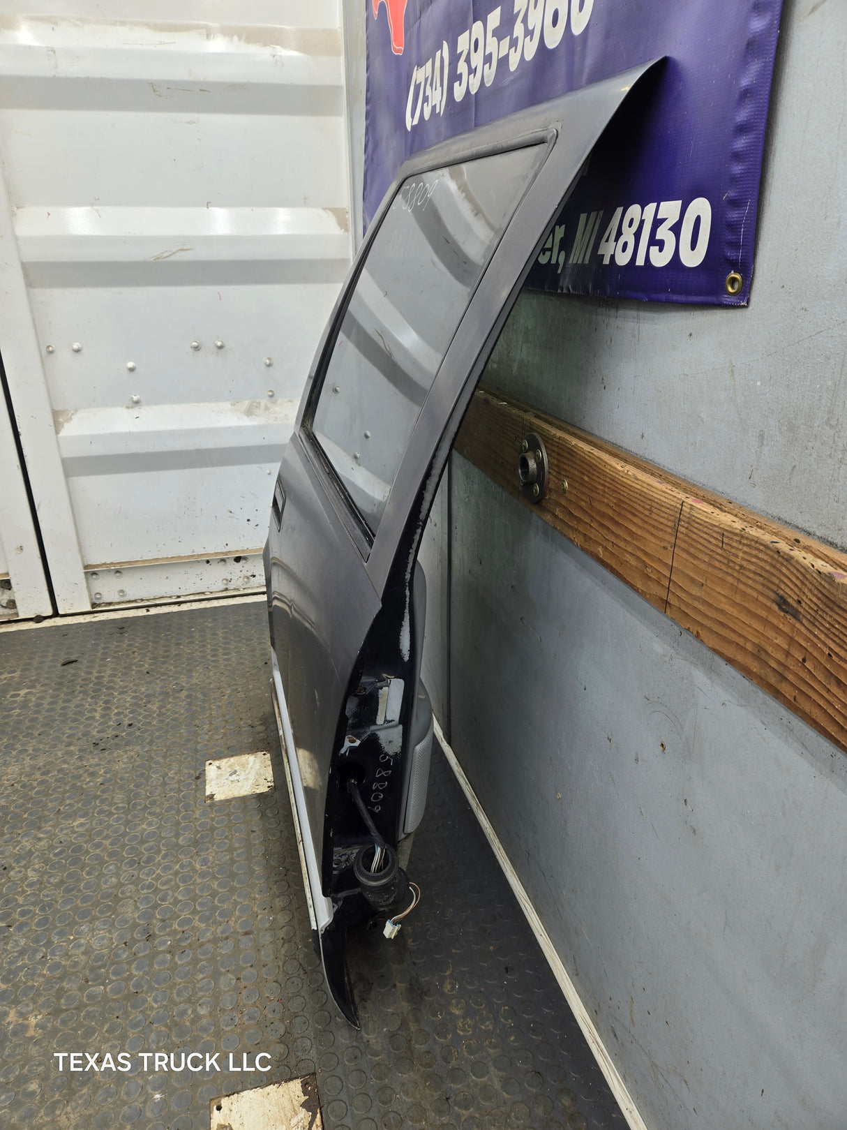 1996-1999 Chevrolet Tahoe / GMC Yukon 1500 2500HD Rear Passenger side rear door RH