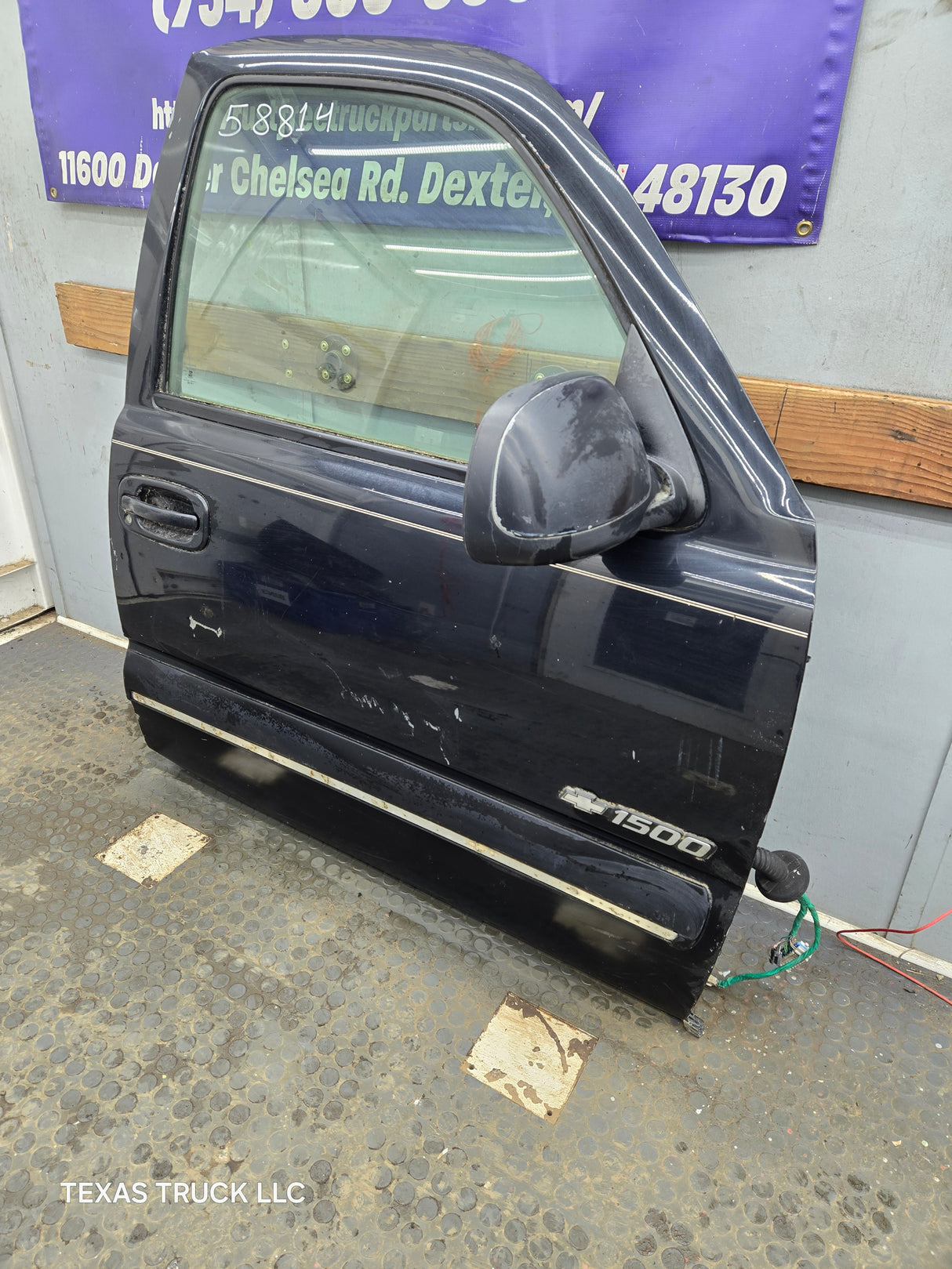 1999-2006 Chevrolet Silverado / GMC Sierra 1500 2500 3500 HD Front Passenger Side Door RH