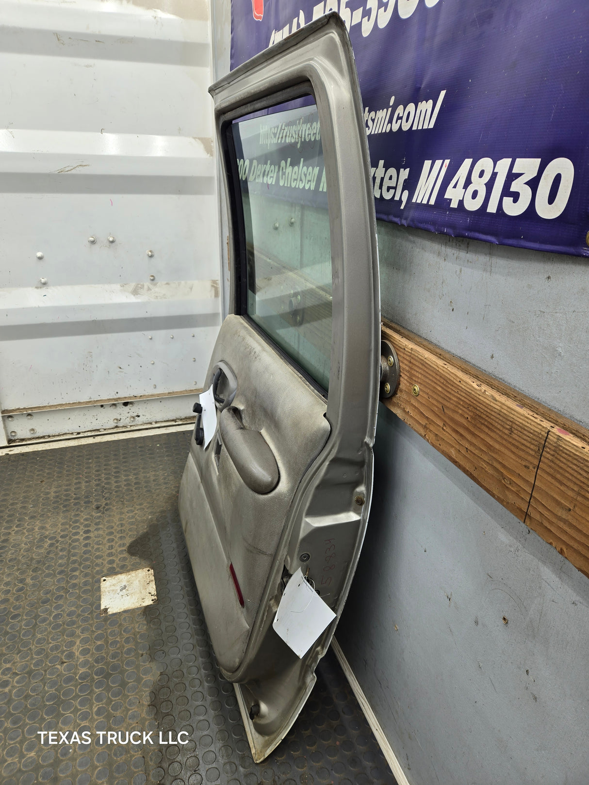 1992-2000 Chevrolet Silverado Suburban GMC Sierra K/C Series Crew Cab RH Rear Passenger Side Door
