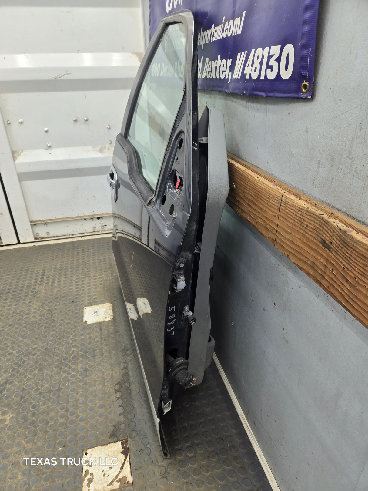 2004-2008 Ford F150 RH Passenger Front CREW Cab Door