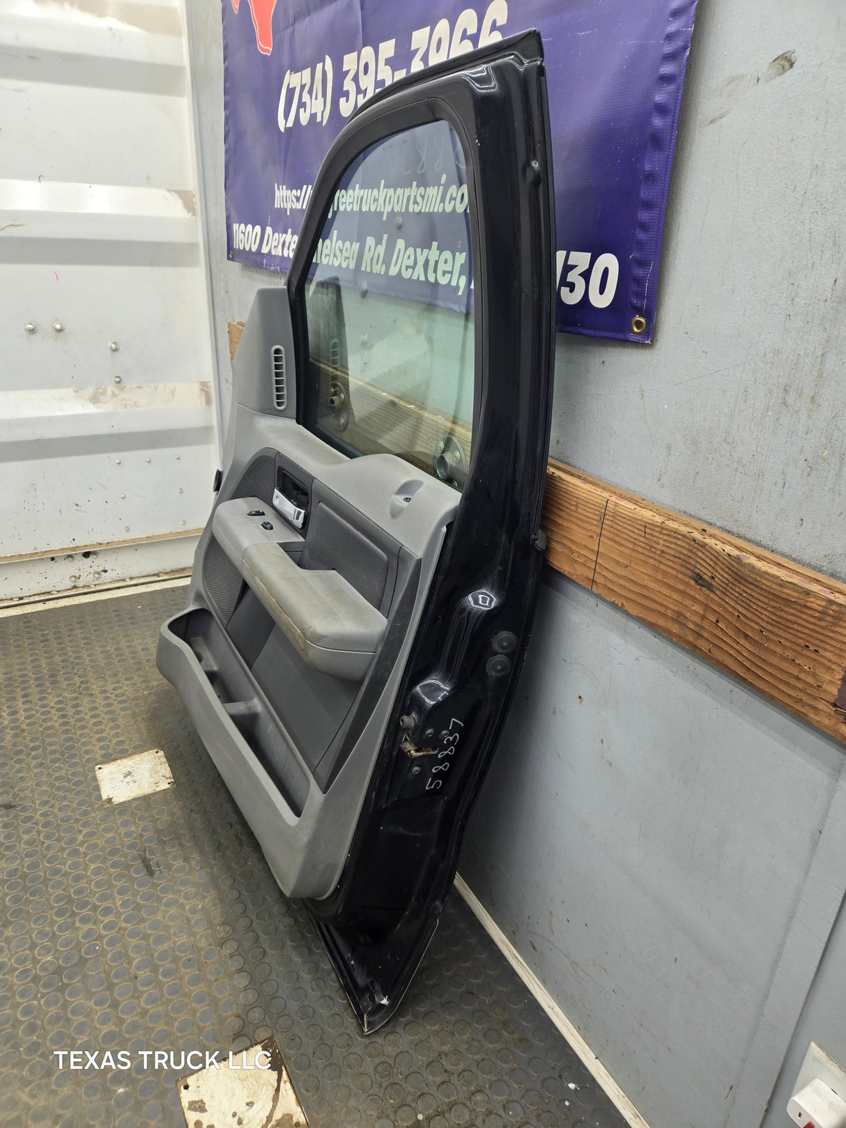 2004-2008 Ford F150 RH Passenger Front CREW Cab Door