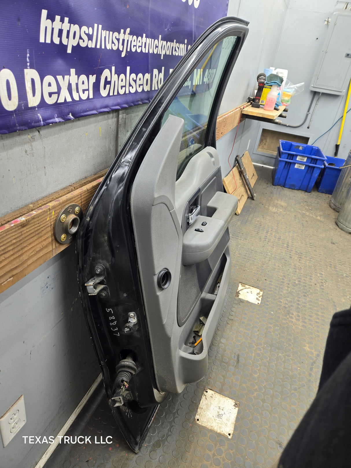 2004-2008 Ford F150 RH Passenger Front CREW Cab Door