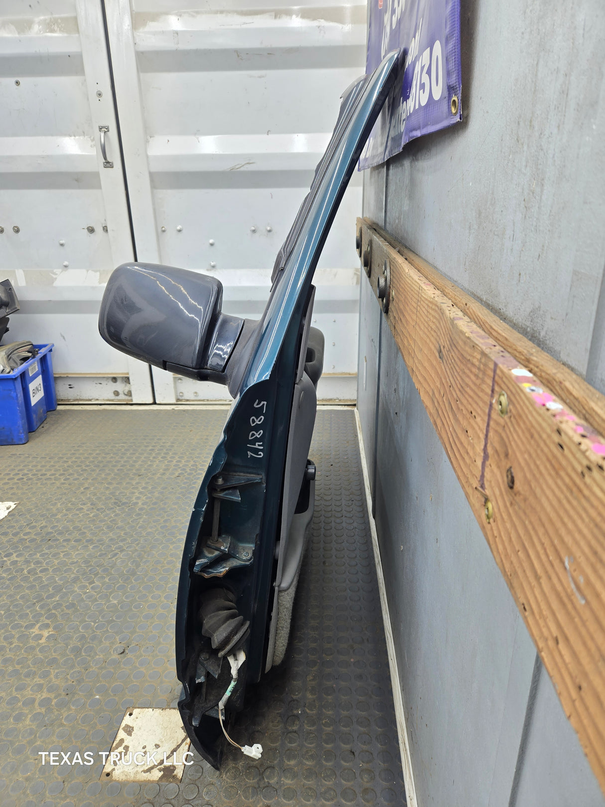 1988-2000 Chevrolet Silverado Suburban GMC Sierra RH Front Passenger Side Door