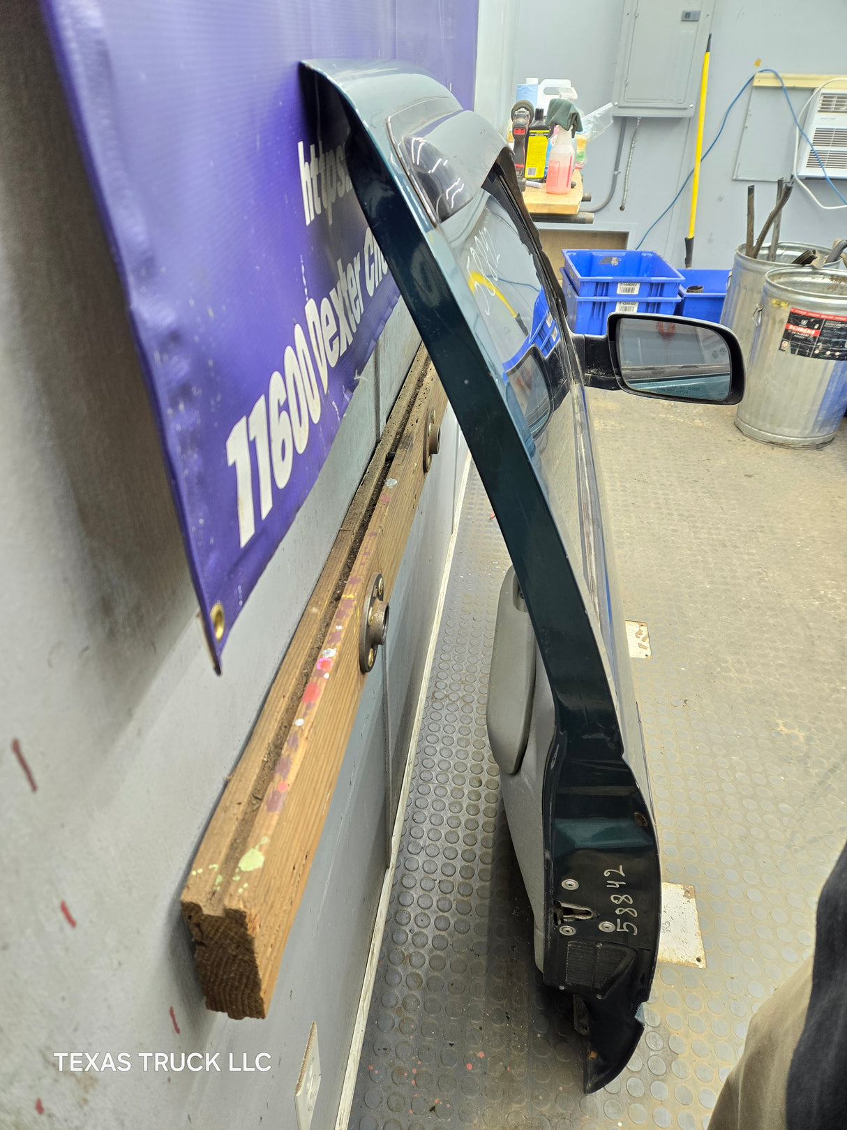 1988-2000 Chevrolet Silverado Suburban GMC Sierra RH Front Passenger Side Door
