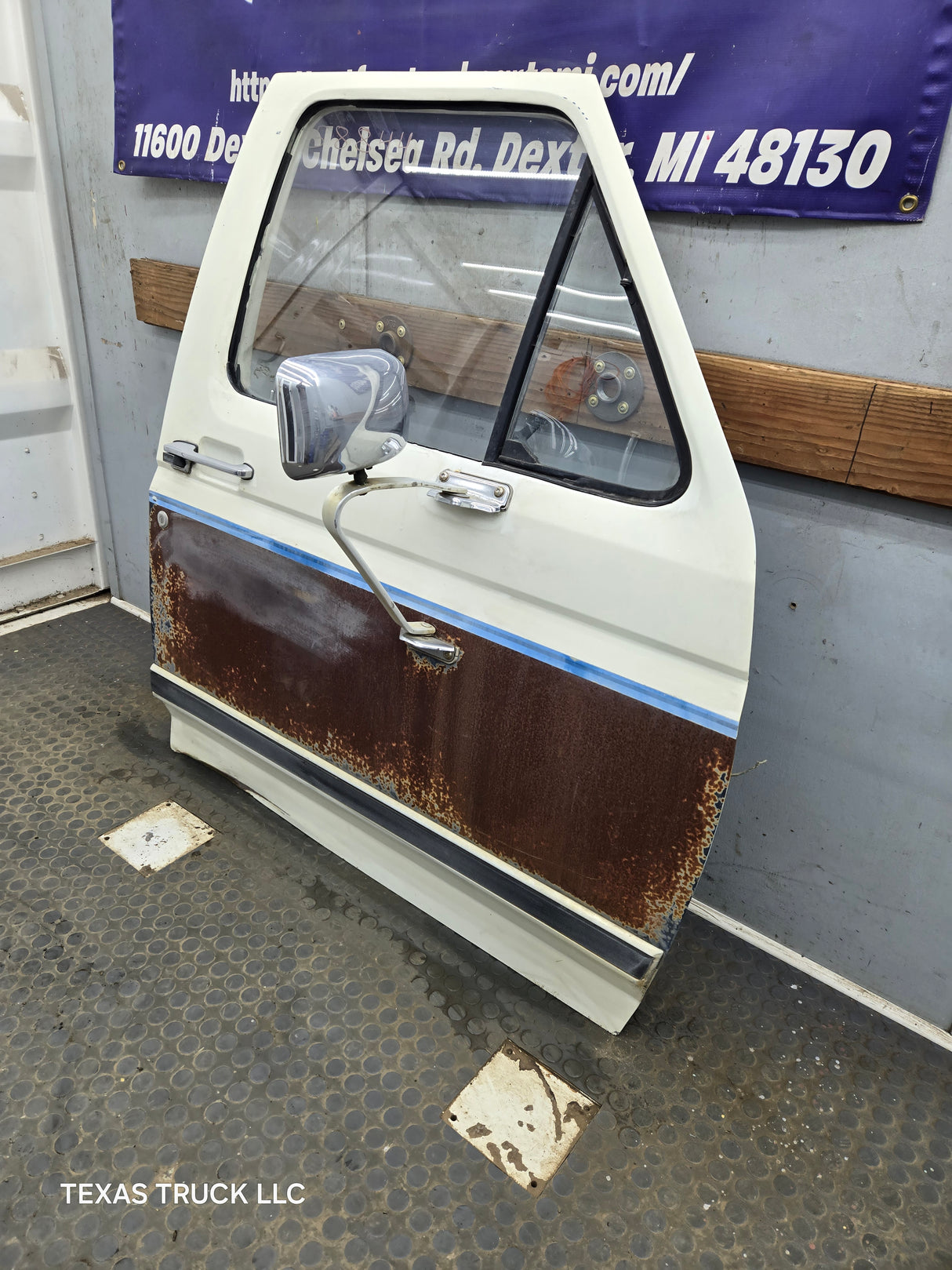 1980-1986 Ford F Series F250 F350 F450 F550 Passenger Side Front Door RH