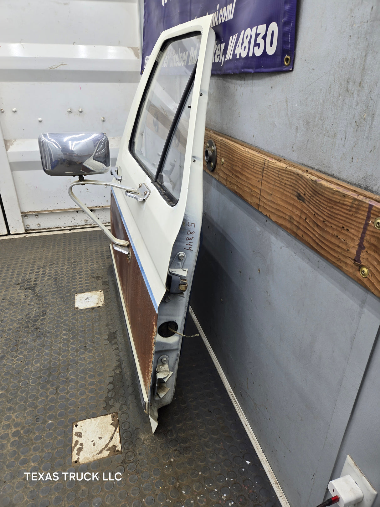 1980-1986 Ford F Series F250 F350 F450 F550 Passenger Side Front Door RH