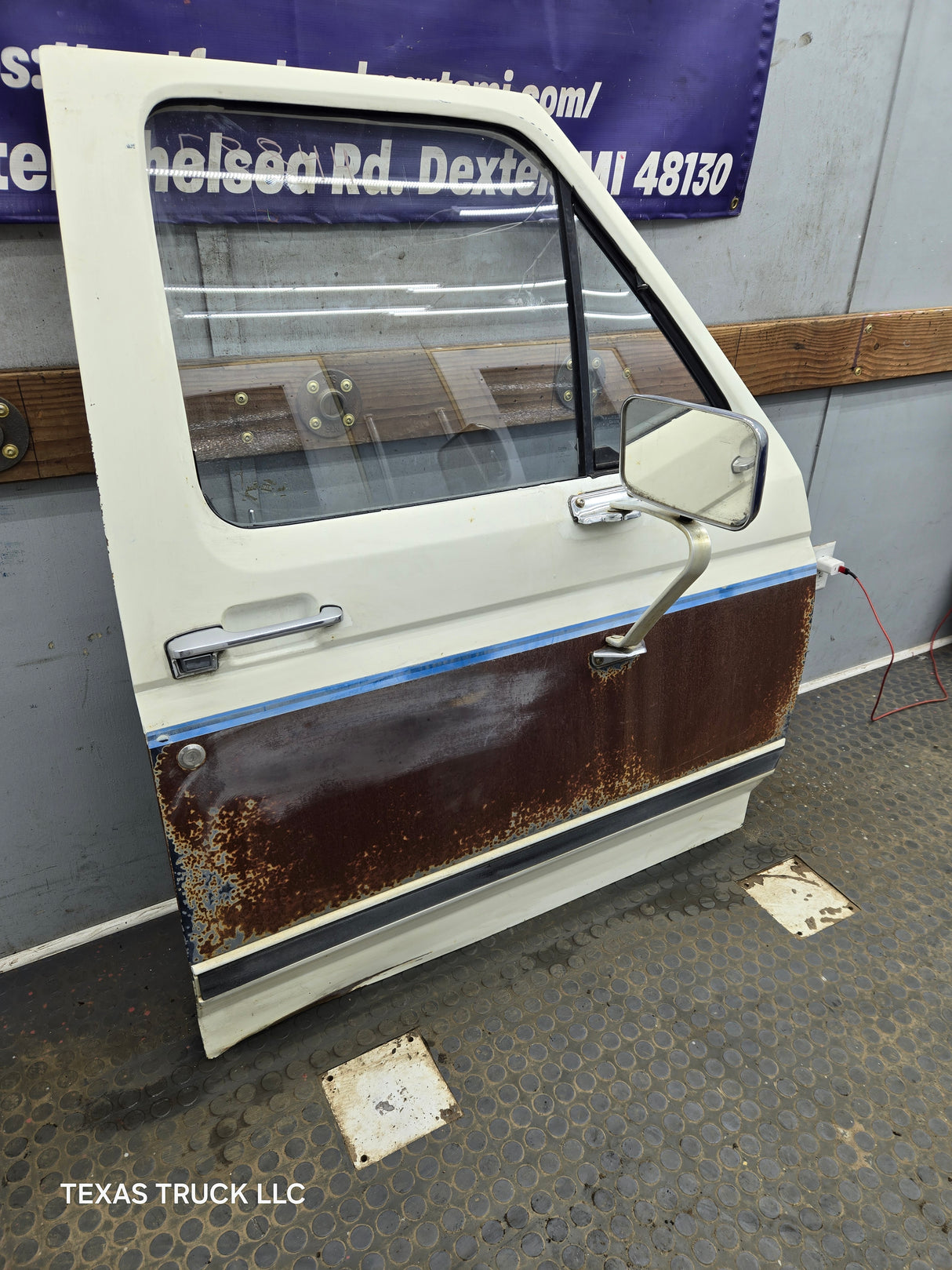 1980-1986 Ford F Series F250 F350 F450 F550 Passenger Side Front Door RH
