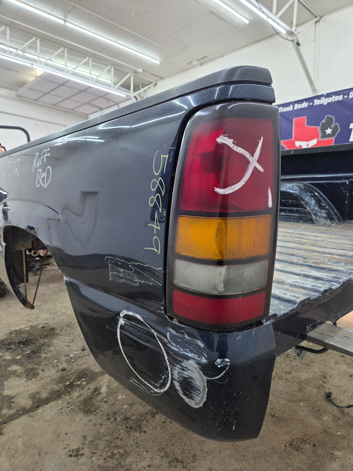 1999-2007 Chevrolet Silverado / GMC Sierra 1500 5' 8" Short Truck Bed