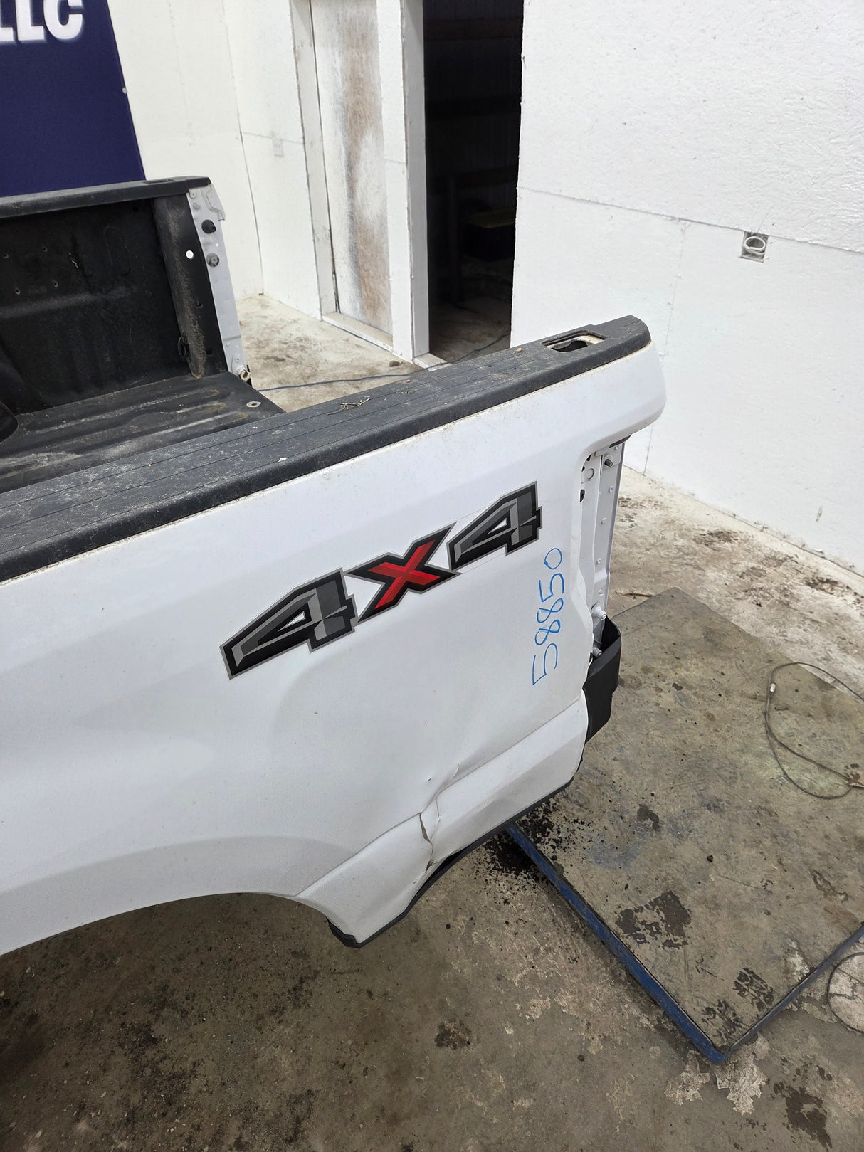 2017-2022 Ford F250 F350 Super Duty 6' 9" Short Truck Bed