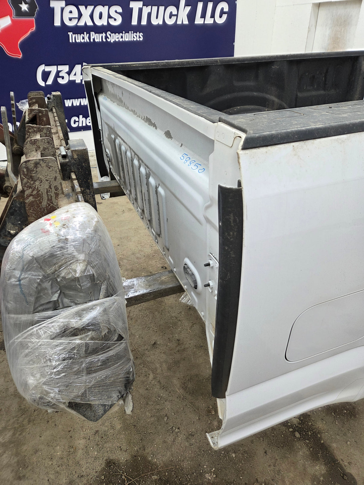 2017-2022 Ford F250 F350 Super Duty 6' 9" Short Truck Bed