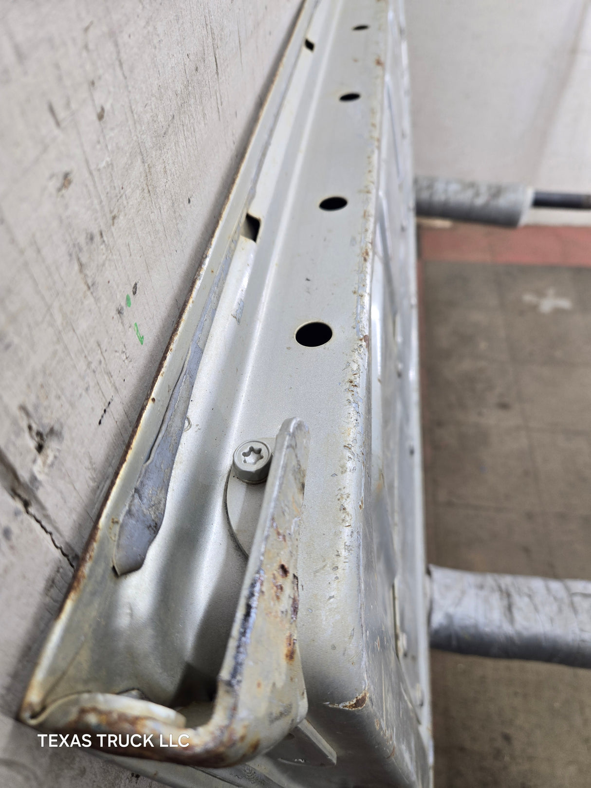 1995-2004 Toyota Tacoma Tailgate - Silver