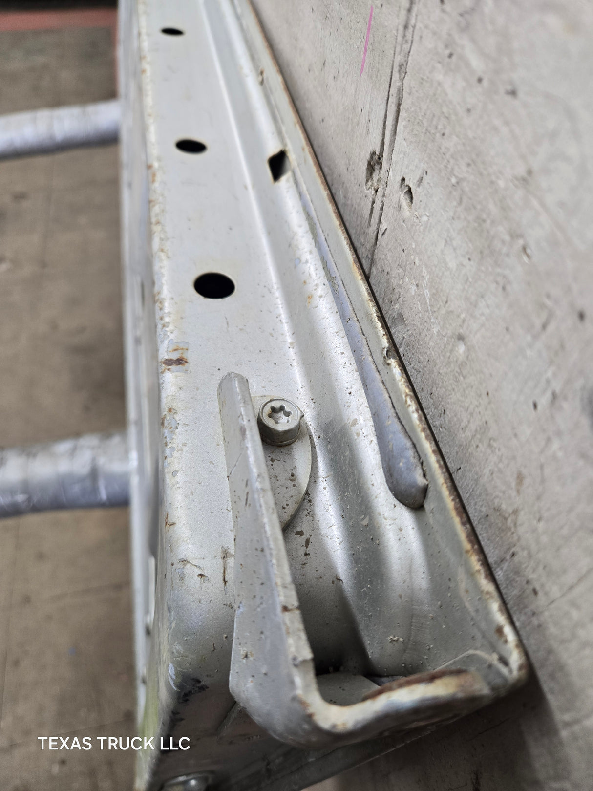 1995-2004 Toyota Tacoma Tailgate - Silver