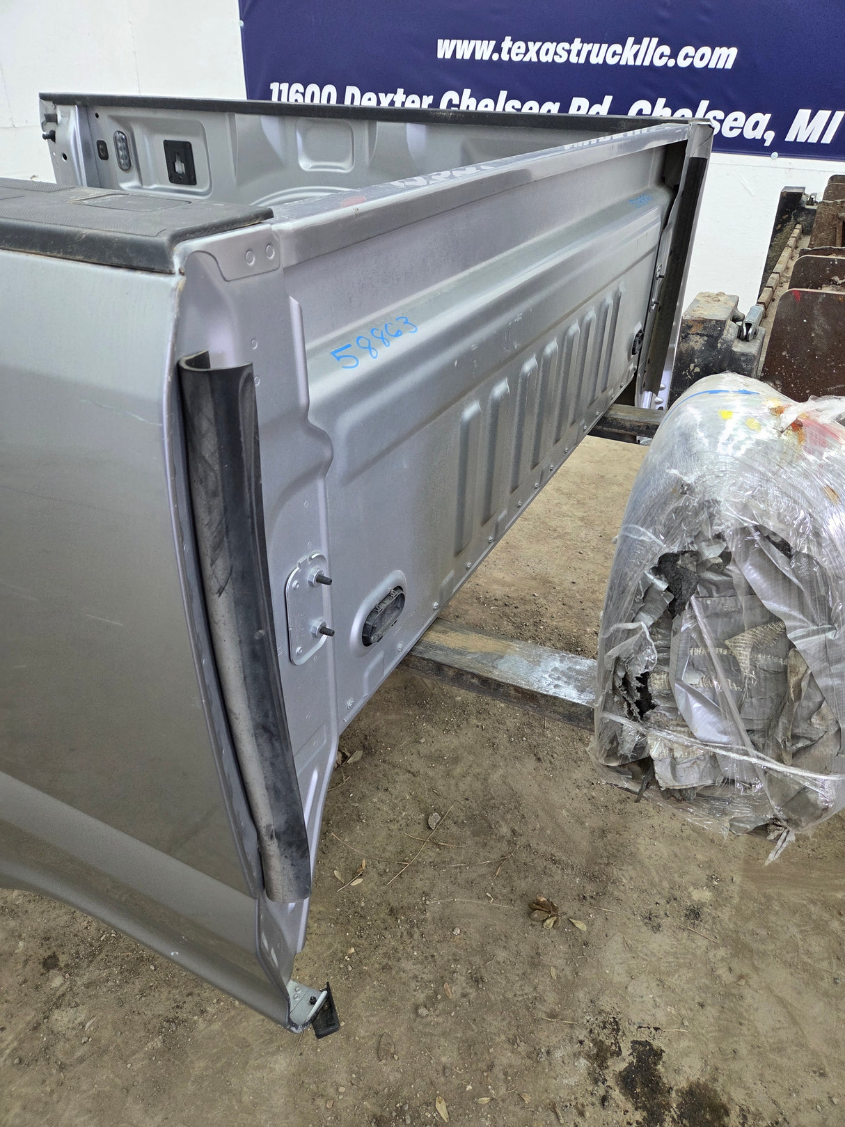 2017-2022 Ford F250 F350 Super Duty 6' 9" Short Truck Bed
