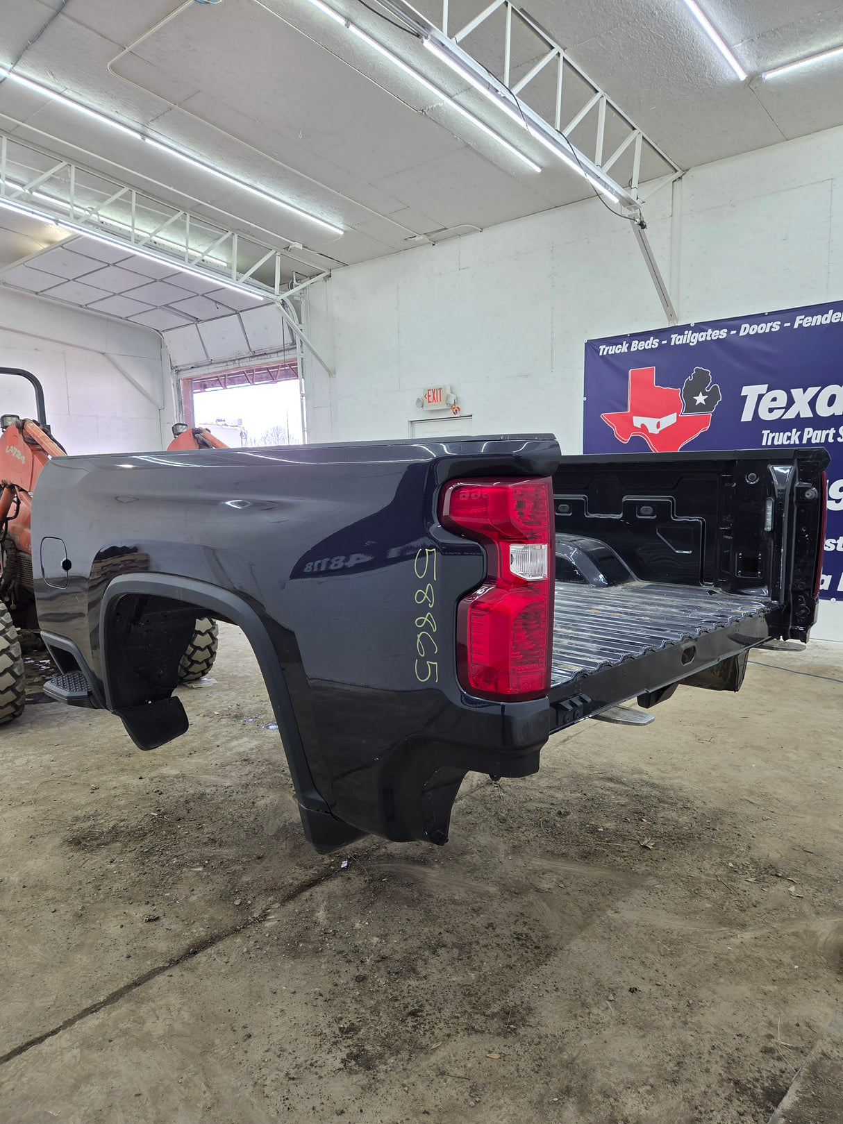 2019-2025 Chevrolet Silverado 2500 3500 HD 6' 6" Short Truck Bed - Dark Blue