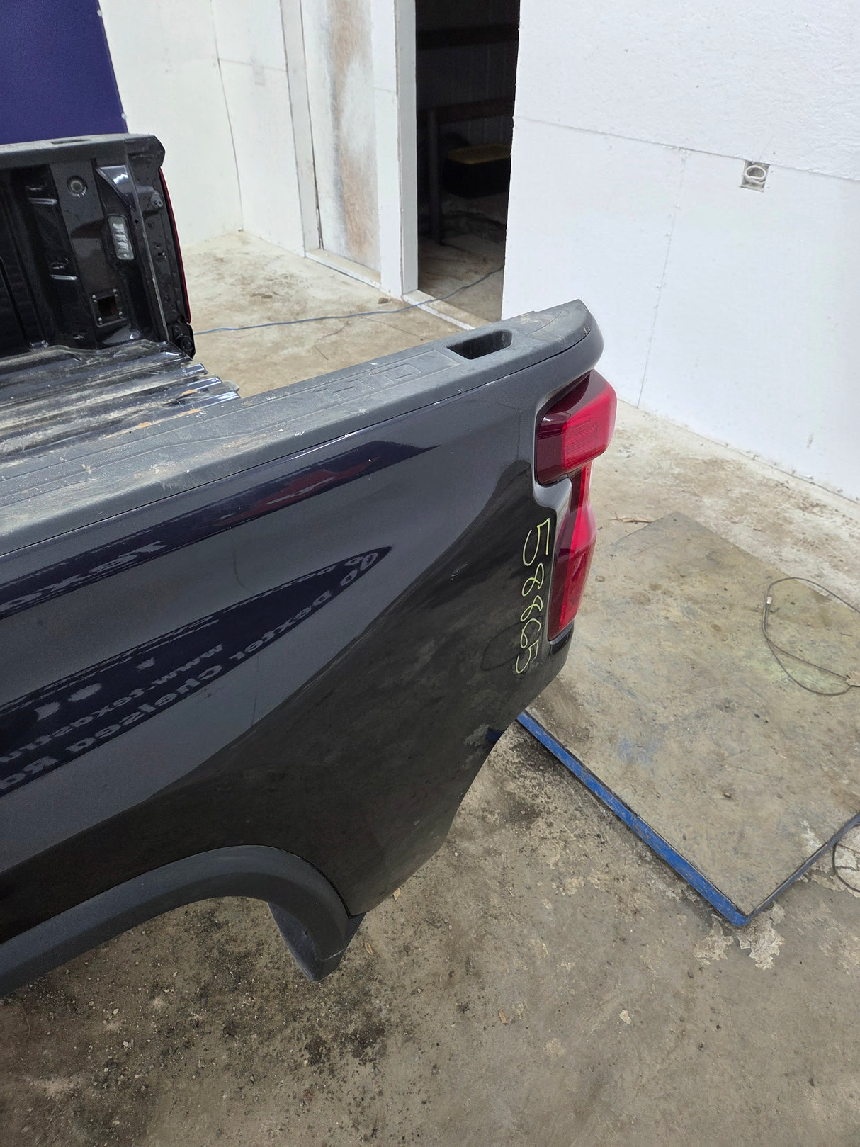 2019-2025 Chevrolet Silverado 2500 3500 HD 6' 6" Short Truck Bed - Dark Blue