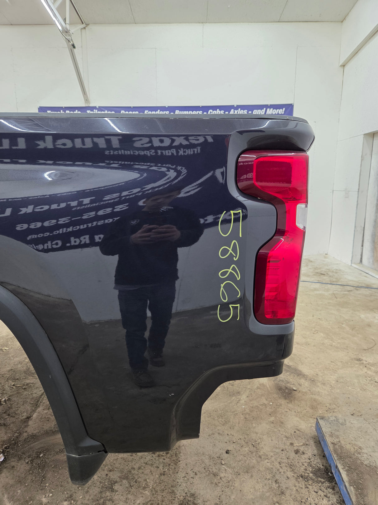 2019-2025 Chevrolet Silverado 2500 3500 HD 6' 6" Short Truck Bed - Dark Blue