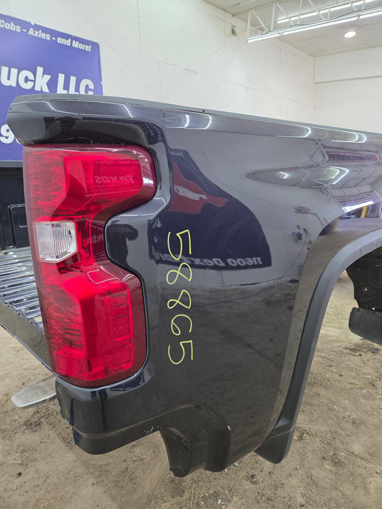 2019-2025 Chevrolet Silverado 2500 3500 HD 6' 6" Short Truck Bed - Dark Blue