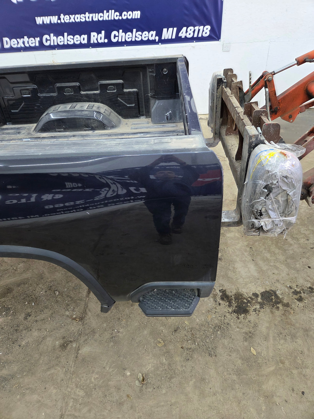 2019-2025 Chevrolet Silverado 2500 3500 HD 6' 6" Short Truck Bed - Dark Blue
