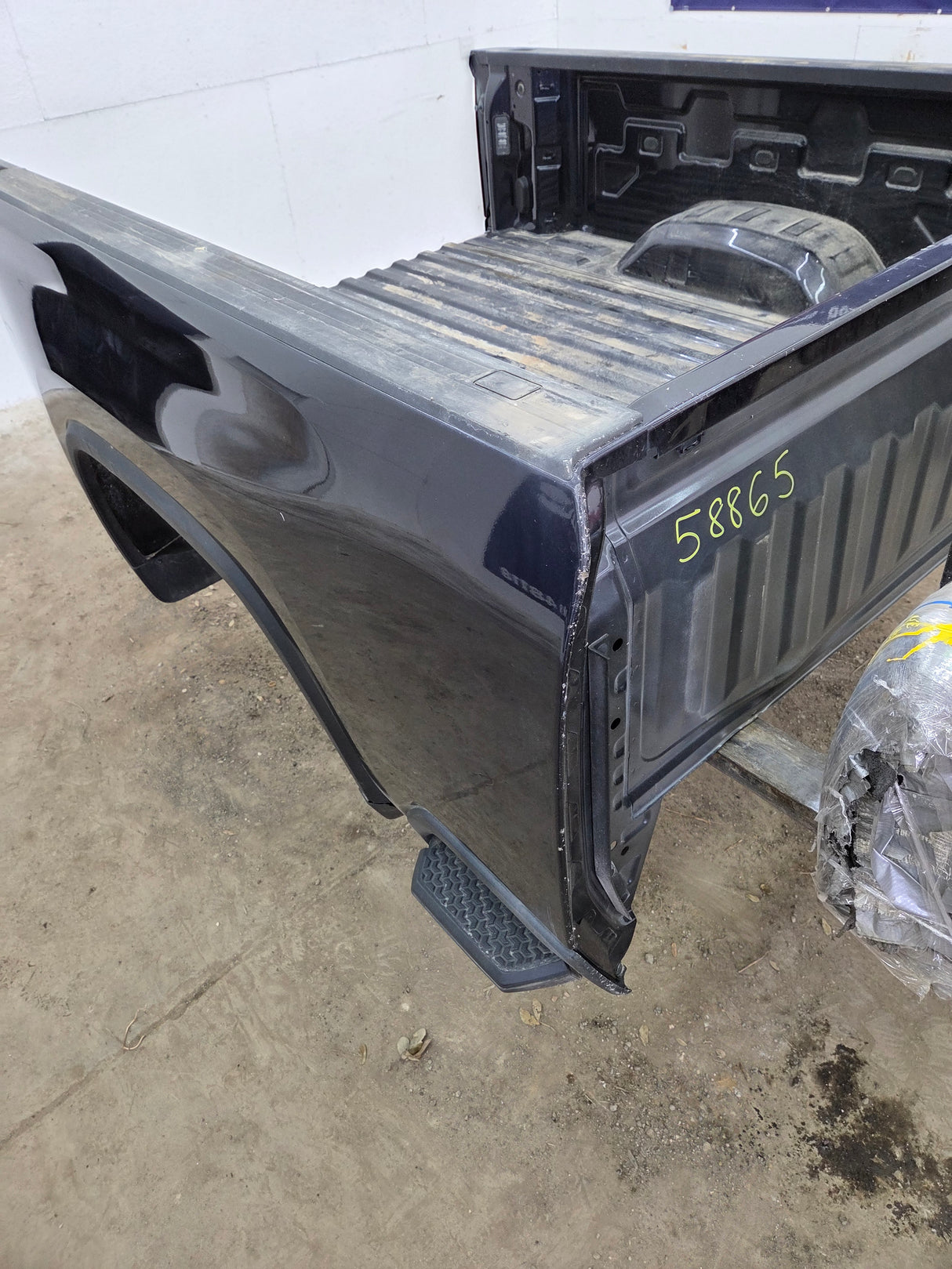 2019-2025 Chevrolet Silverado 2500 3500 HD 6' 6" Short Truck Bed - Dark Blue