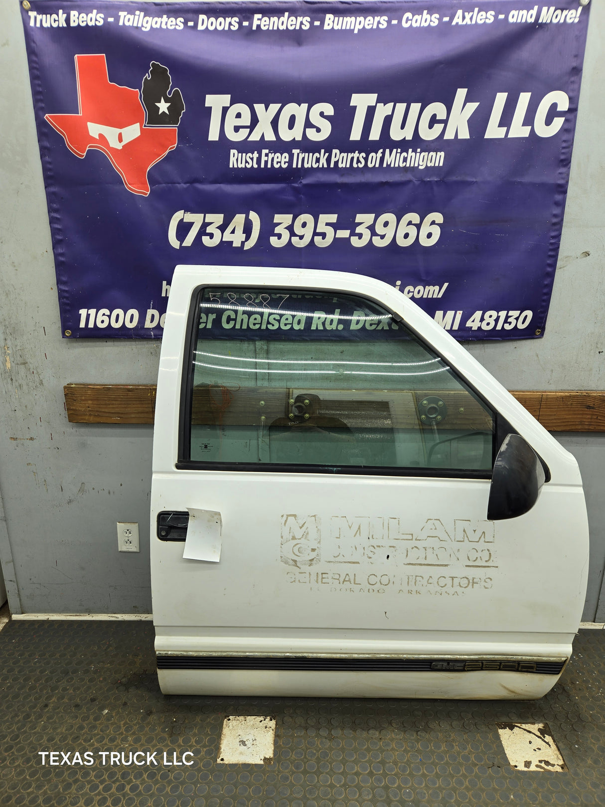1988-2000 Chevrolet Silverado Suburban GMC Sierra RH Front Passenger Side Door