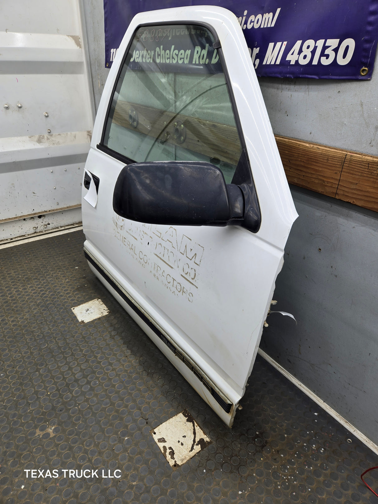 1988-2000 Chevrolet Silverado Suburban GMC Sierra RH Front Passenger Side Door