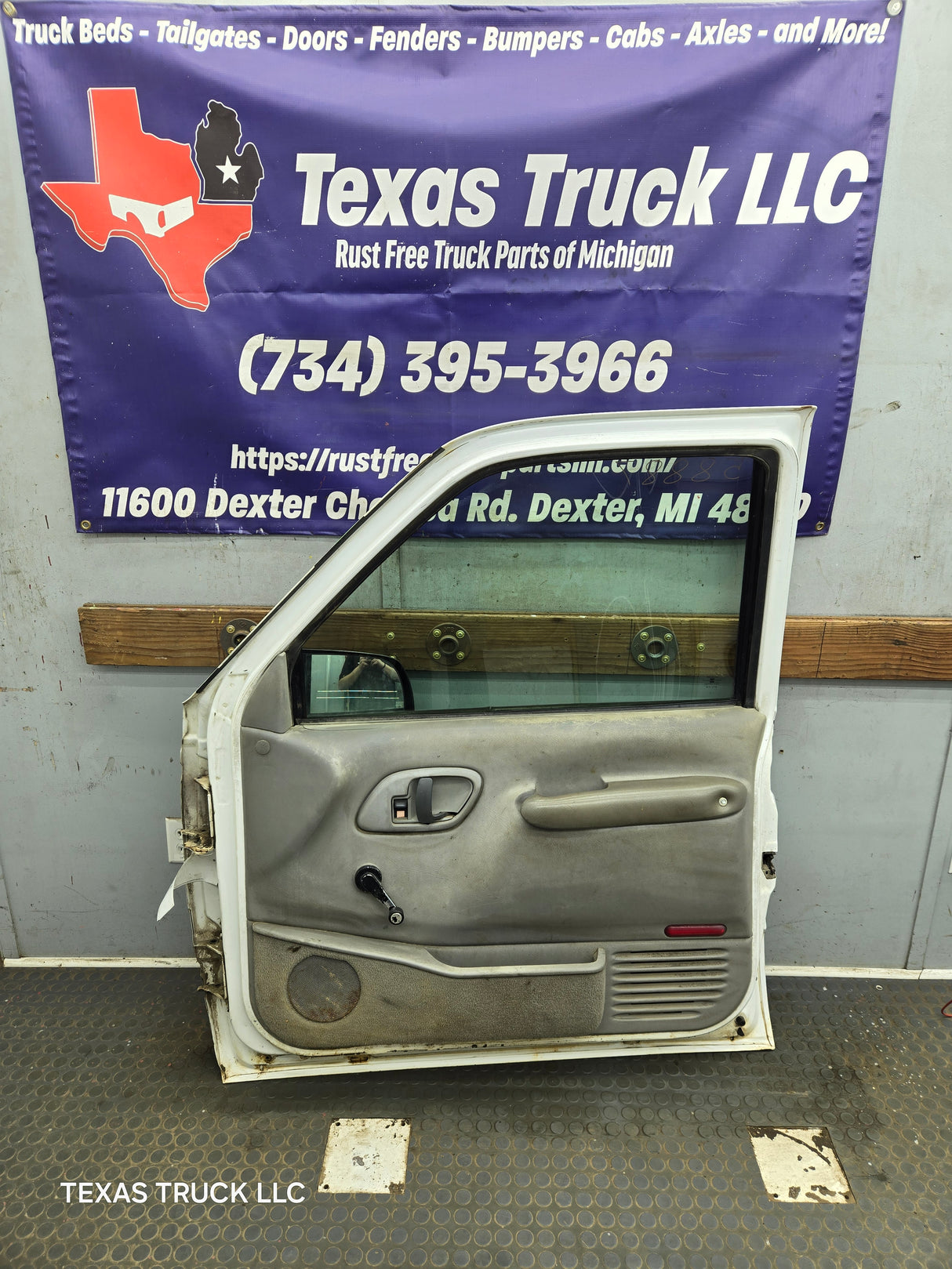 1988-2000 Chevrolet Silverado Suburban GMC Sierra RH Front Passenger Side Door