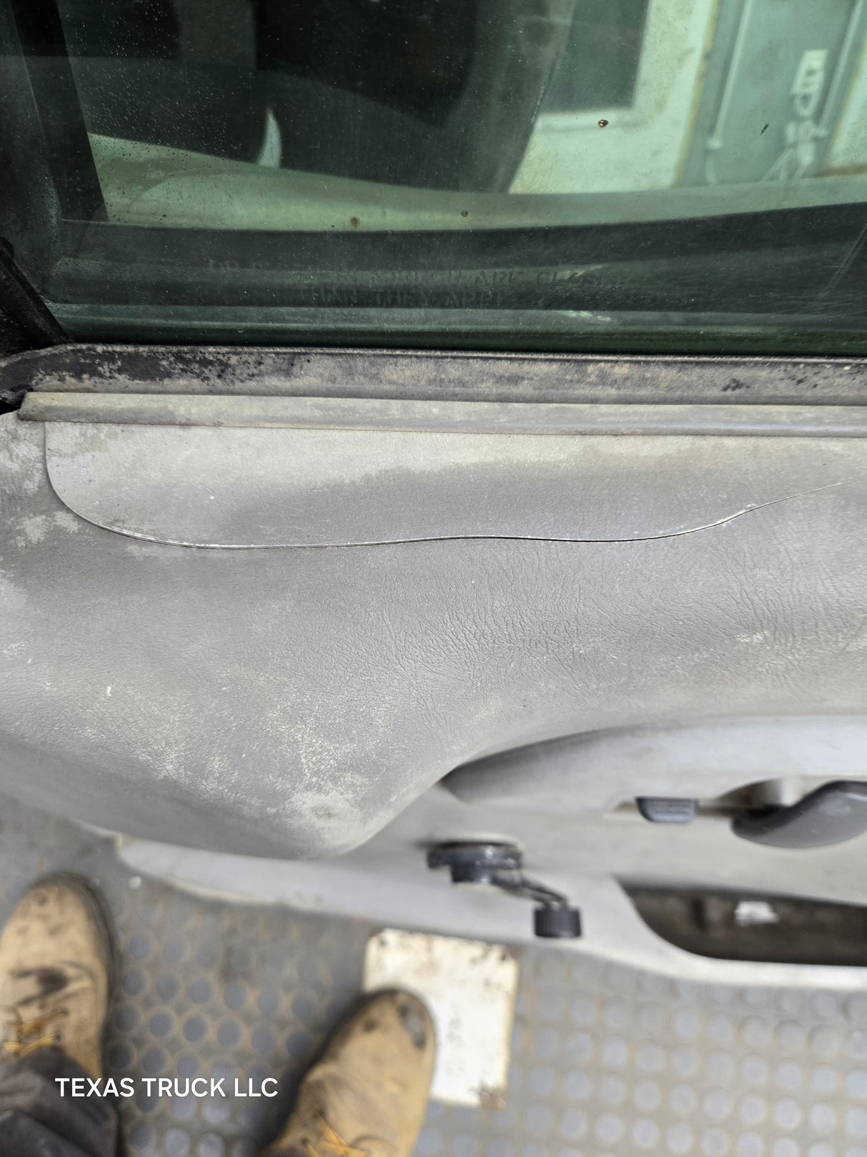 1988-2000 Chevrolet Silverado Suburban GMC Sierra RH Front Passenger Side Door