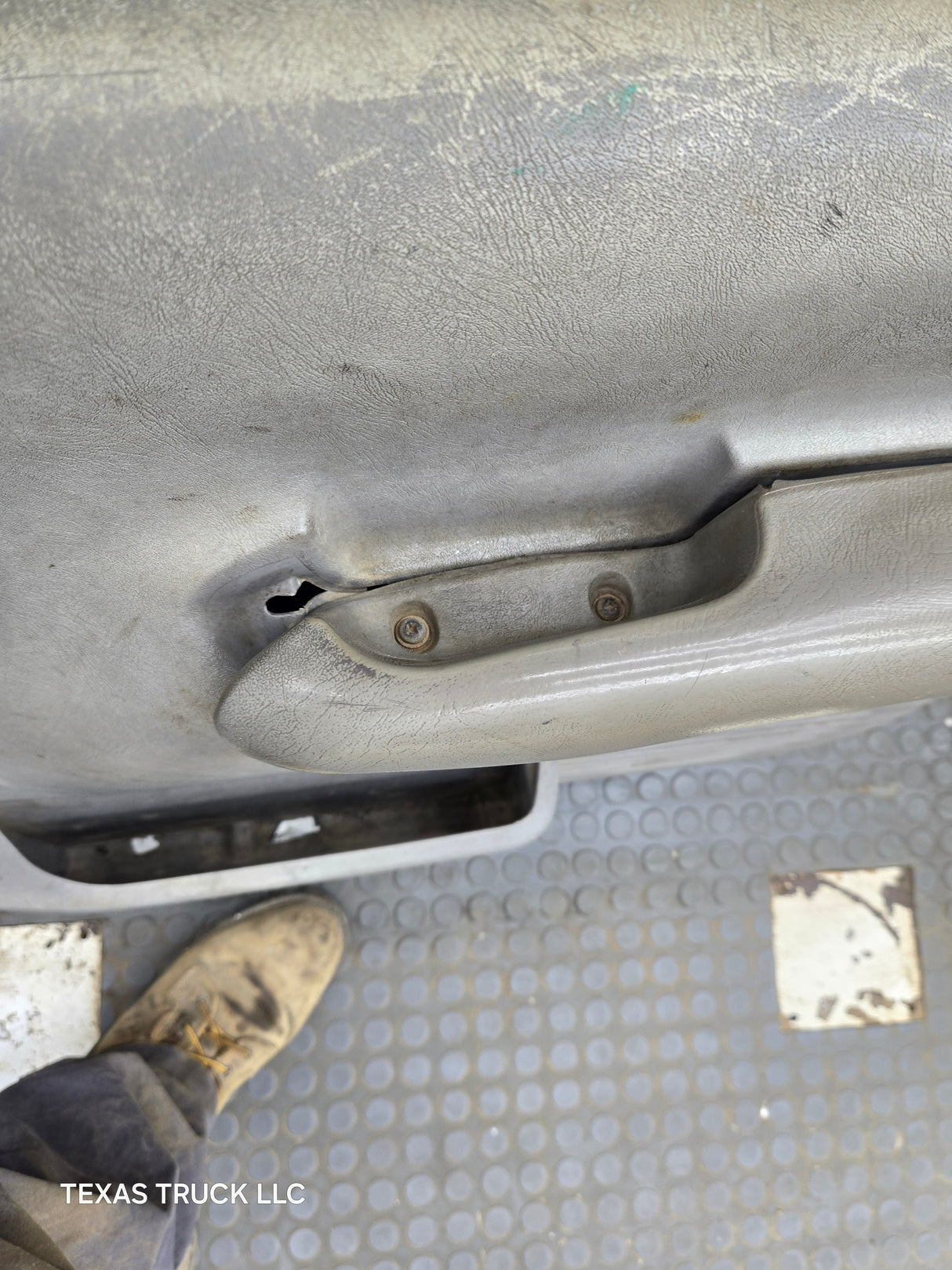 1988-2000 Chevrolet Silverado Suburban GMC Sierra RH Front Passenger Side Door