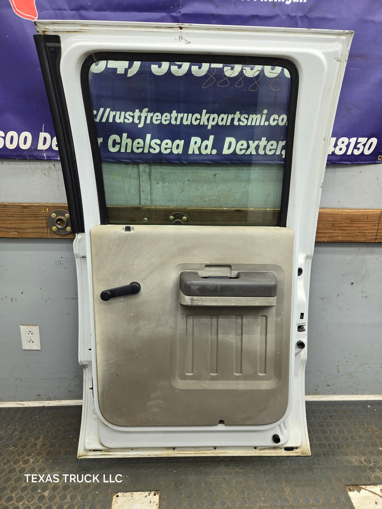 1999-2011 Ford Super Duty F250 F350 F450 F550 RH Crew Cab Passenger Side Rear Door